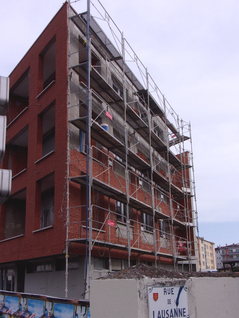 parement briquettes sur les façades d'un immeuble en construction à Toulouse - chantier réalisé par l'entreprise ASSO BÂT