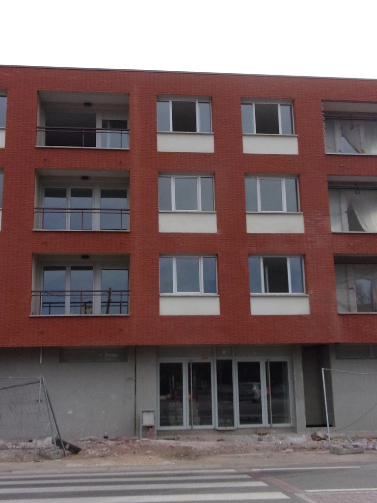 Pose de parement briquettes et enduit de finition sur les façades d'un immeuble en construction à Toulouse - Réalisation ASSO BÂT